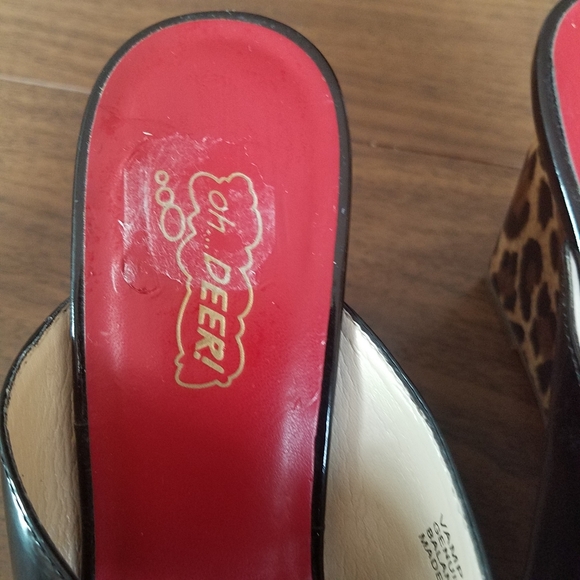 OH Deer! Vamps Patent Slides with Animal Wedge Heels - Picture 3 of 8